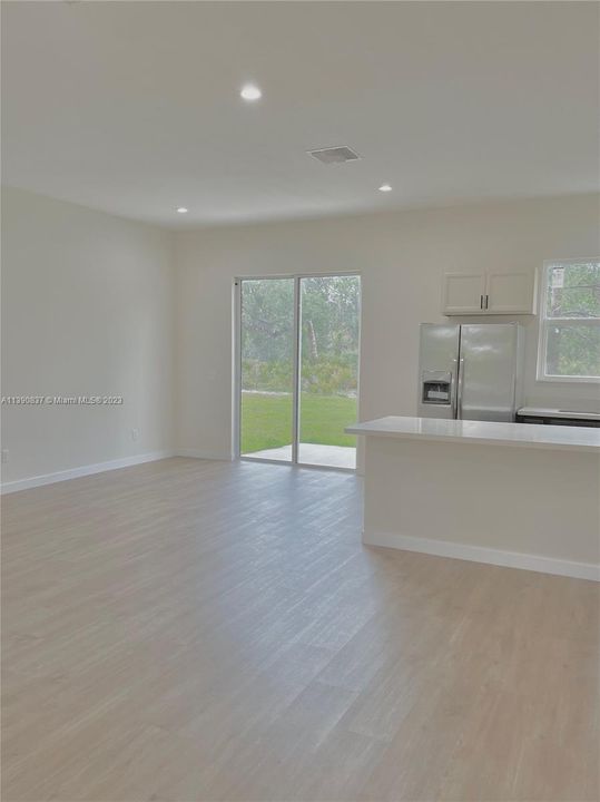 Recently Sold: $320,000 (3 beds, 2 baths, 1521 Square Feet)