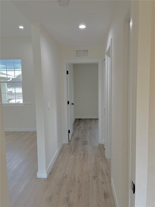 Recently Sold: $320,000 (3 beds, 2 baths, 1521 Square Feet)