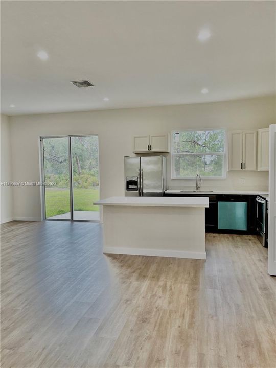 Recently Sold: $320,000 (3 beds, 2 baths, 1521 Square Feet)