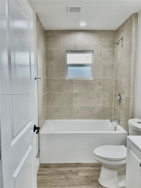 Recently Sold: $320,000 (3 beds, 2 baths, 1521 Square Feet)