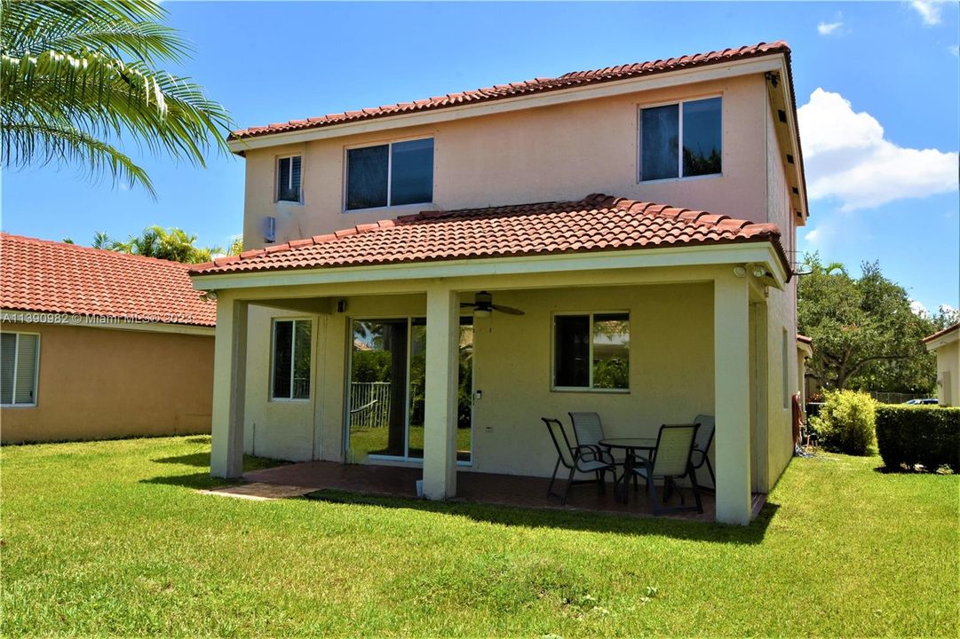 Recently Sold: $699,999 (3 beds, 2 baths, 1815 Square Feet)