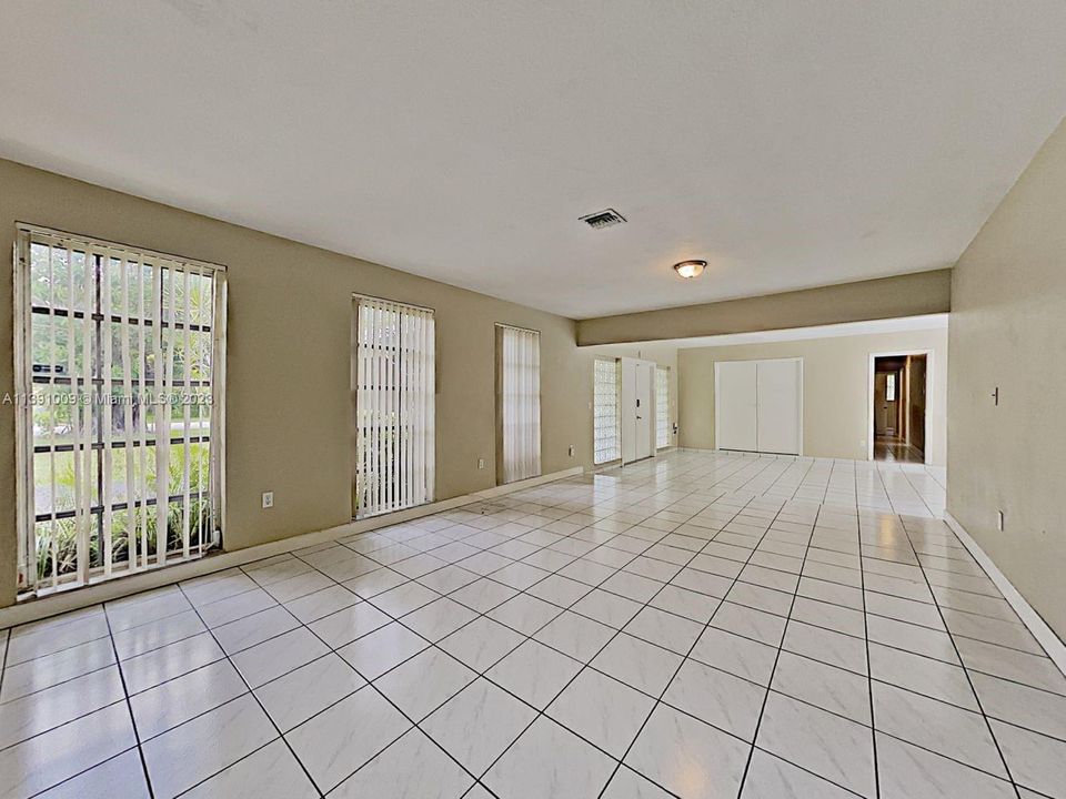 最近租的: $4,175 (4 贝兹, 2 浴室, 1971 平方英尺)