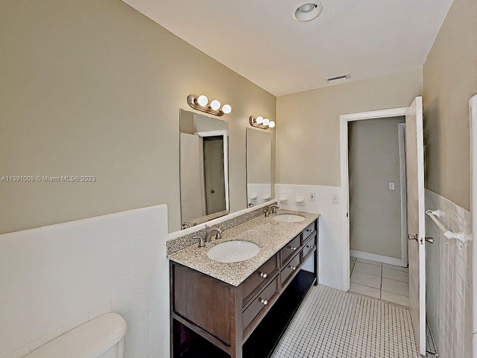 最近租的: $4,175 (4 贝兹, 2 浴室, 1971 平方英尺)