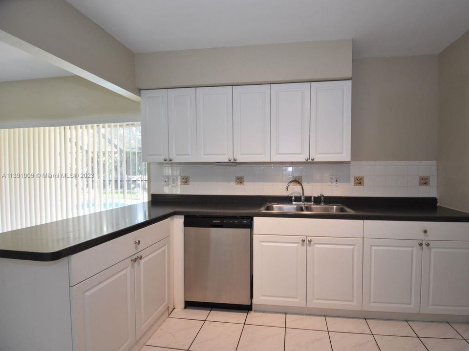 最近租的: $4,175 (4 贝兹, 2 浴室, 1971 平方英尺)