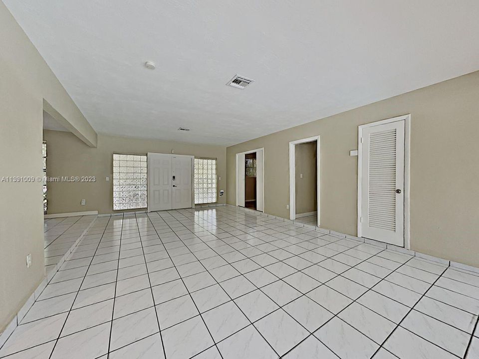 最近租的: $4,175 (4 贝兹, 2 浴室, 1971 平方英尺)