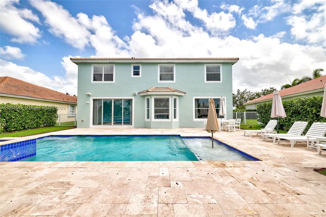 Recently Sold: $700,000 (4 beds, 3 baths, 2492 Square Feet)