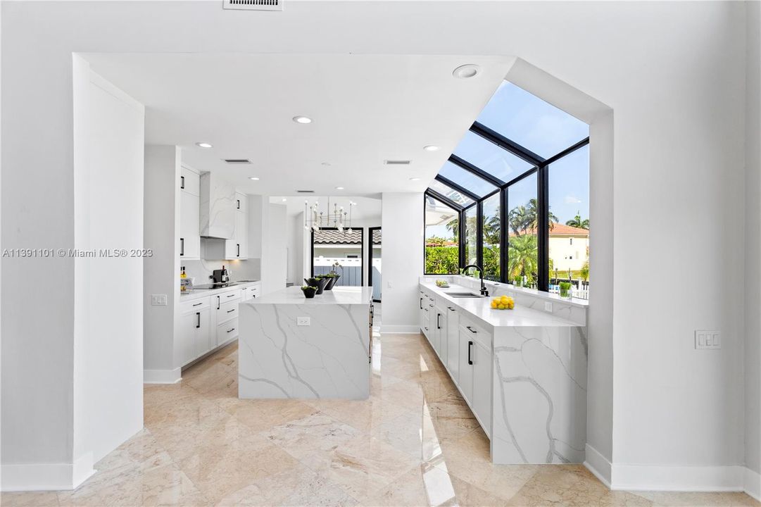 Recently Sold: $3,650,000 (4 beds, 4 baths, 5214 Square Feet)