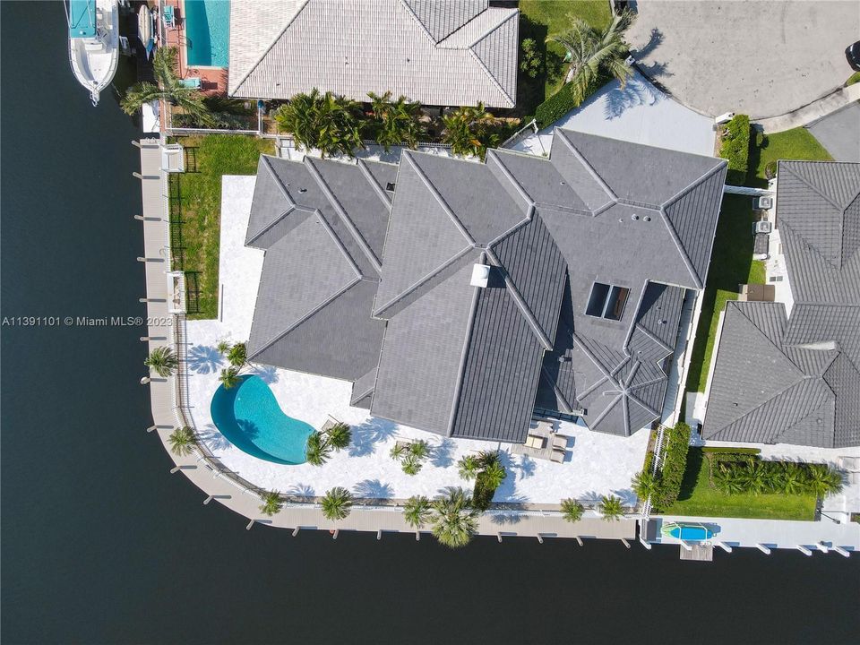 Recently Sold: $3,650,000 (4 beds, 4 baths, 5214 Square Feet)