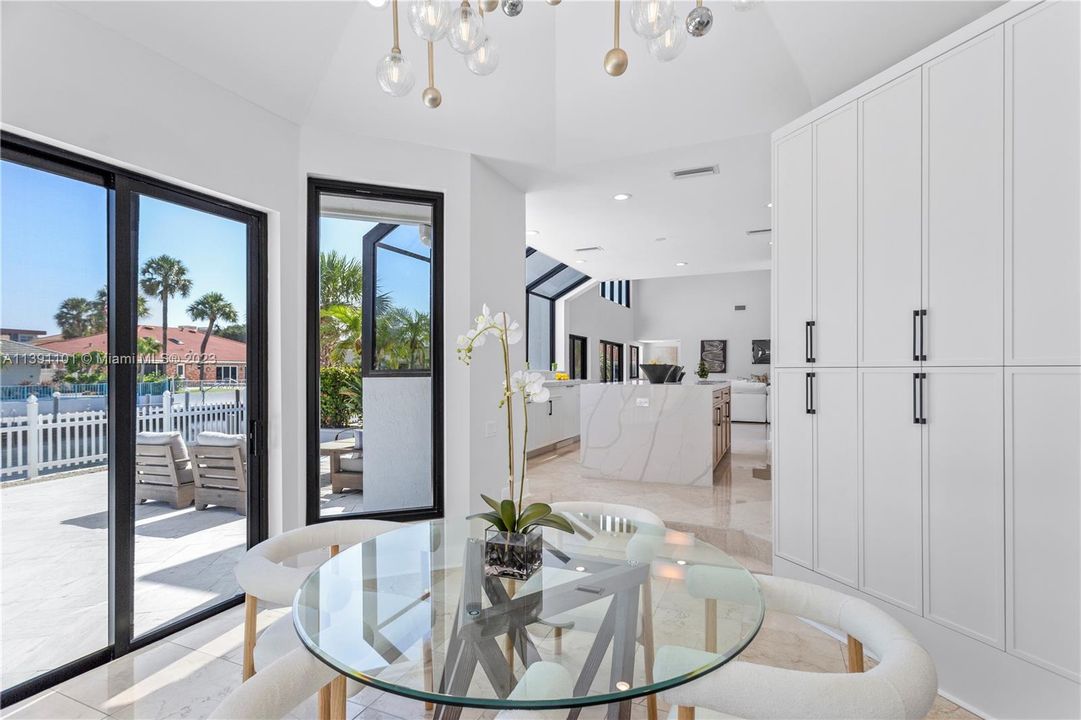 Recently Sold: $3,650,000 (4 beds, 4 baths, 5214 Square Feet)