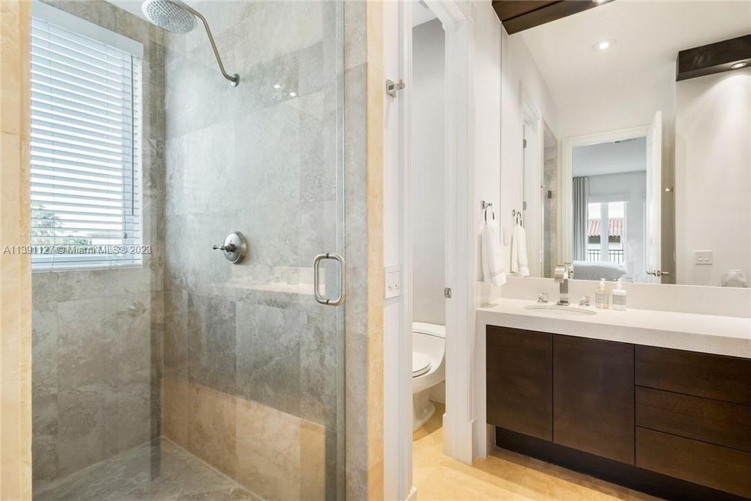 Недавно арендовано: $18,500 (6 спален, 5 ванн, 3426 Квадратных фут)