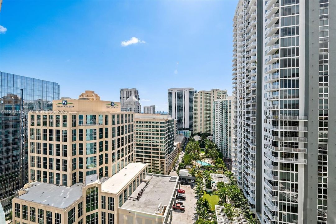 Recently Sold: $1,350,000 (2 beds, 3 baths, 2129 Square Feet)