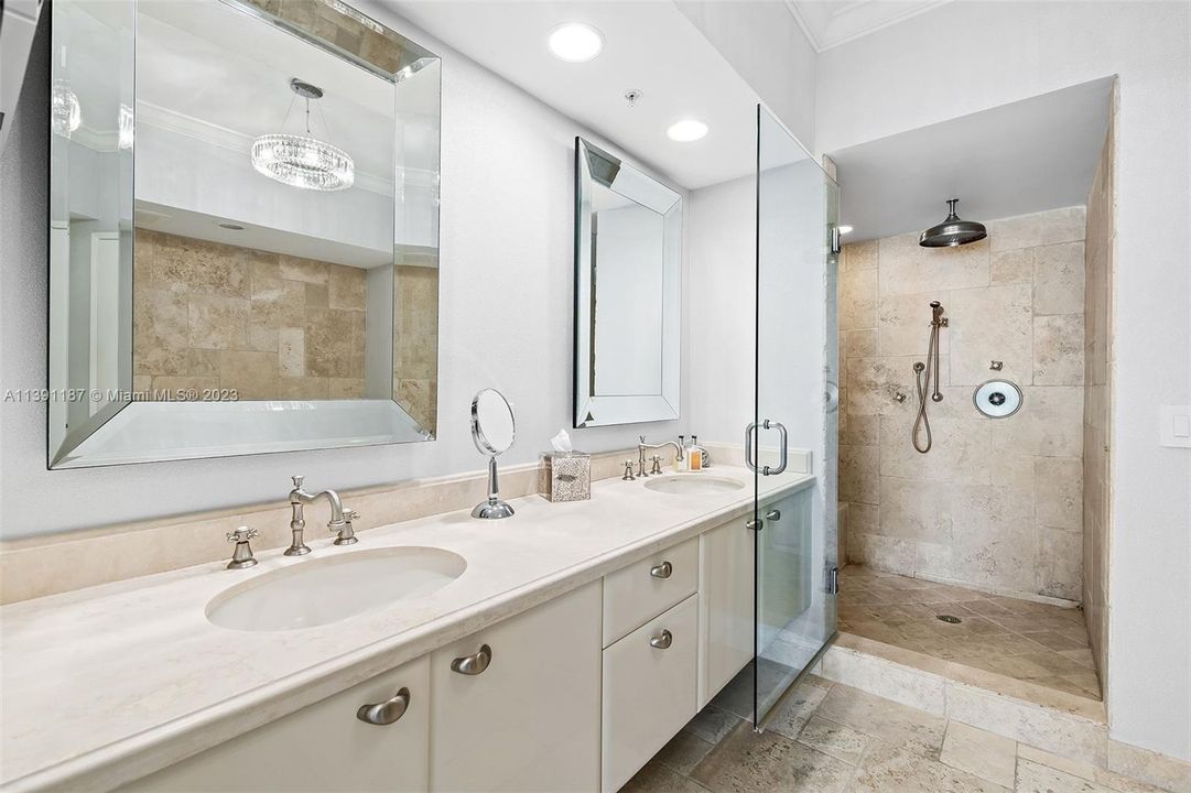 Recently Sold: $1,350,000 (2 beds, 3 baths, 2129 Square Feet)