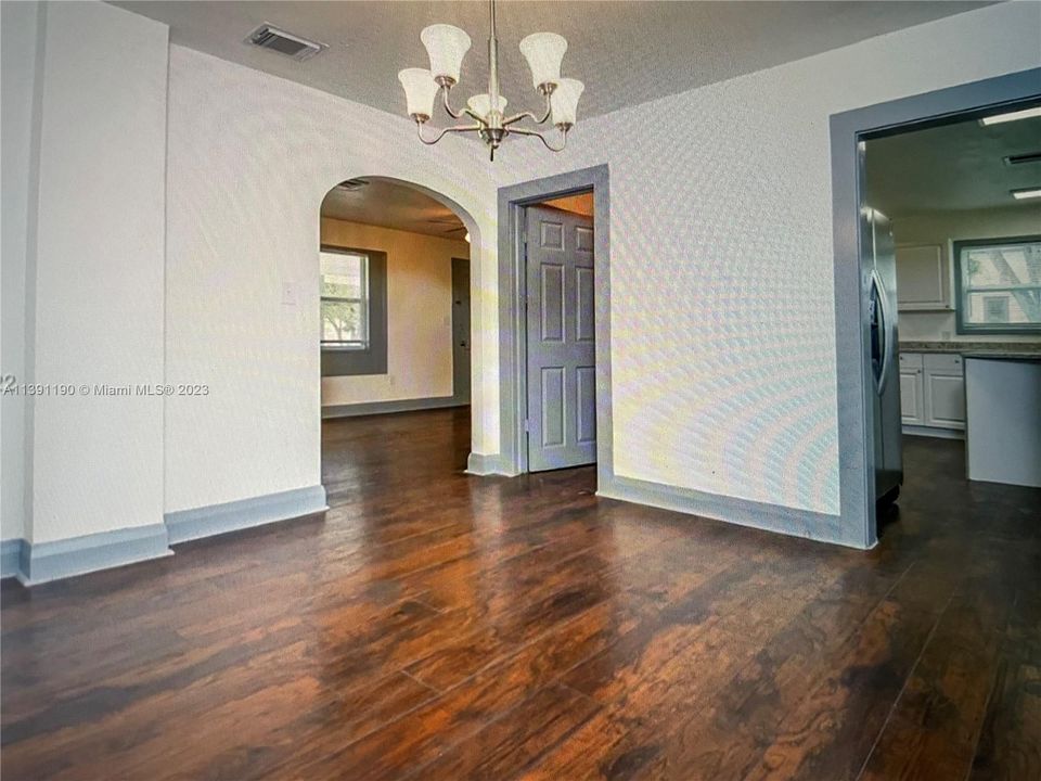 Recently Rented: $1,800 (3 beds, 1 baths, 1264 Square Feet)