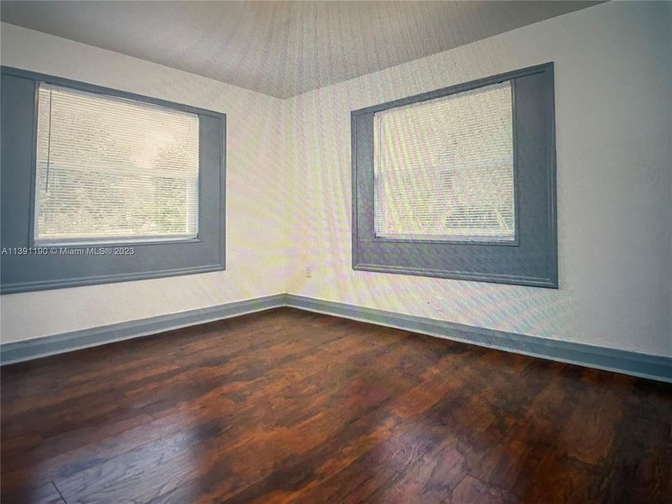 Recently Rented: $1,800 (3 beds, 1 baths, 1264 Square Feet)