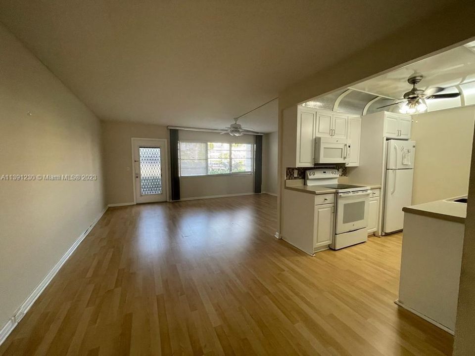 Recently Rented: $1,650 (1 beds, 1 baths, 738 Square Feet)