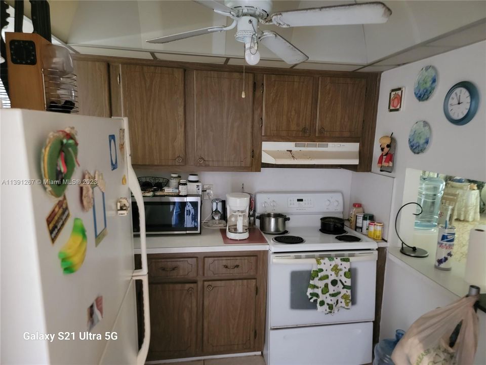 Active With Contract: $95,000 (1 beds, 1 baths, 640 Square Feet)