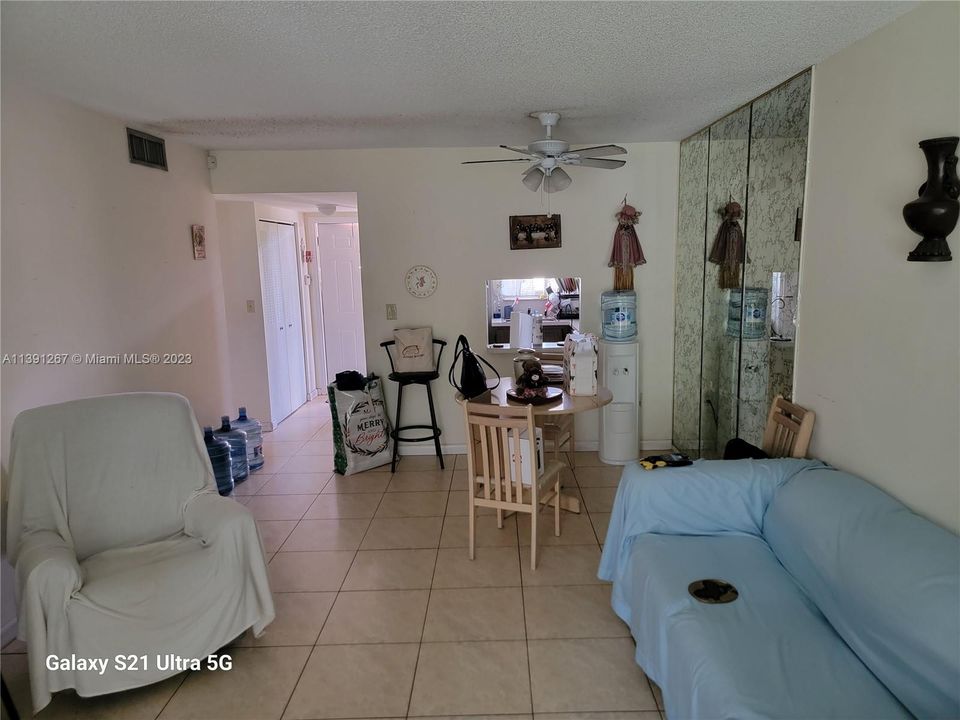 Active With Contract: $95,000 (1 beds, 1 baths, 640 Square Feet)