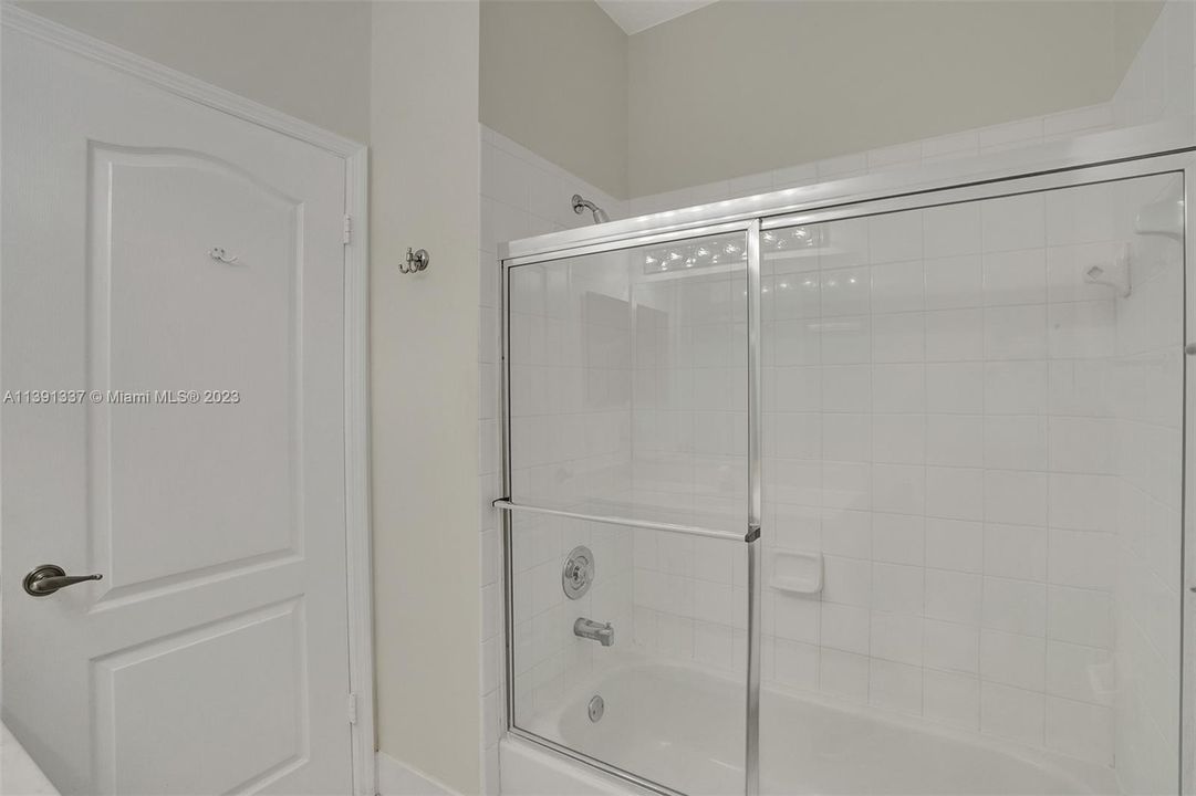 Недавно арендовано: $5,000 (4 спален, 3 ванн, 2401 Квадратных фут)