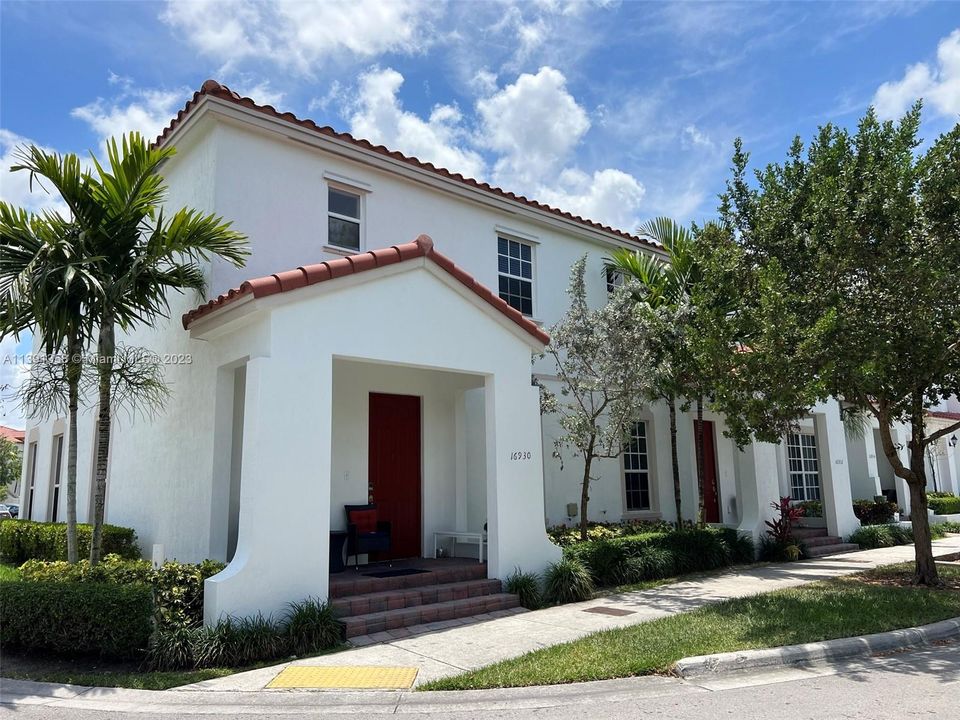 Recently Sold: $520,000 (4 beds, 3 baths, 1930 Square Feet)