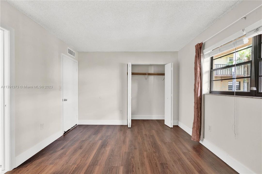 Недавно продано: $265,000 (2 спален, 2 ванн, 936 Квадратных фут)