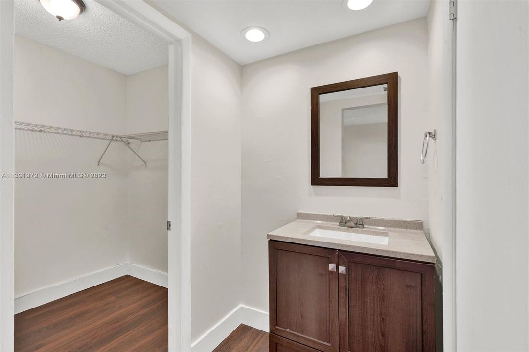 Недавно продано: $265,000 (2 спален, 2 ванн, 936 Квадратных фут)