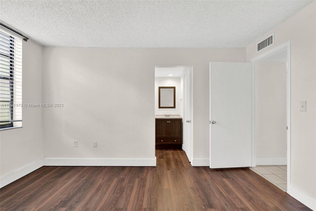 Недавно продано: $265,000 (2 спален, 2 ванн, 936 Квадратных фут)