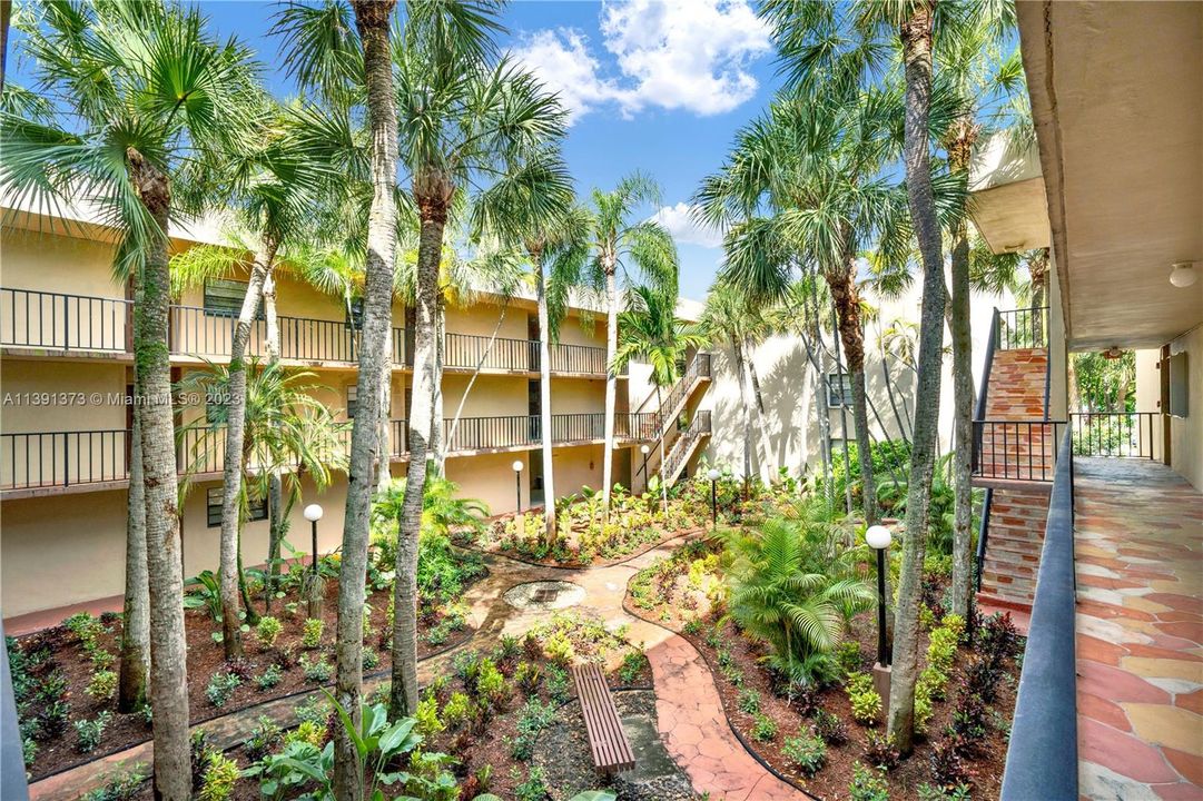 Недавно продано: $265,000 (2 спален, 2 ванн, 936 Квадратных фут)