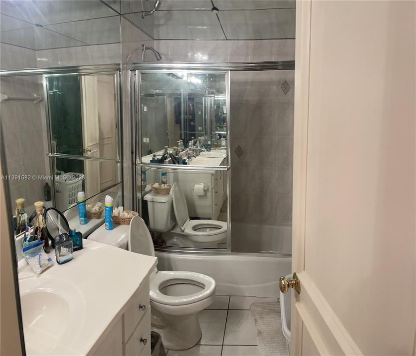 最近售出: $189,900 (2 贝兹, 2 浴室, 961 平方英尺)