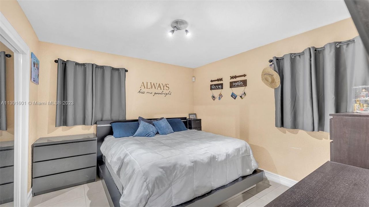 Recently Sold: $640,000 (3 beds, 1 baths, 1563 Square Feet)