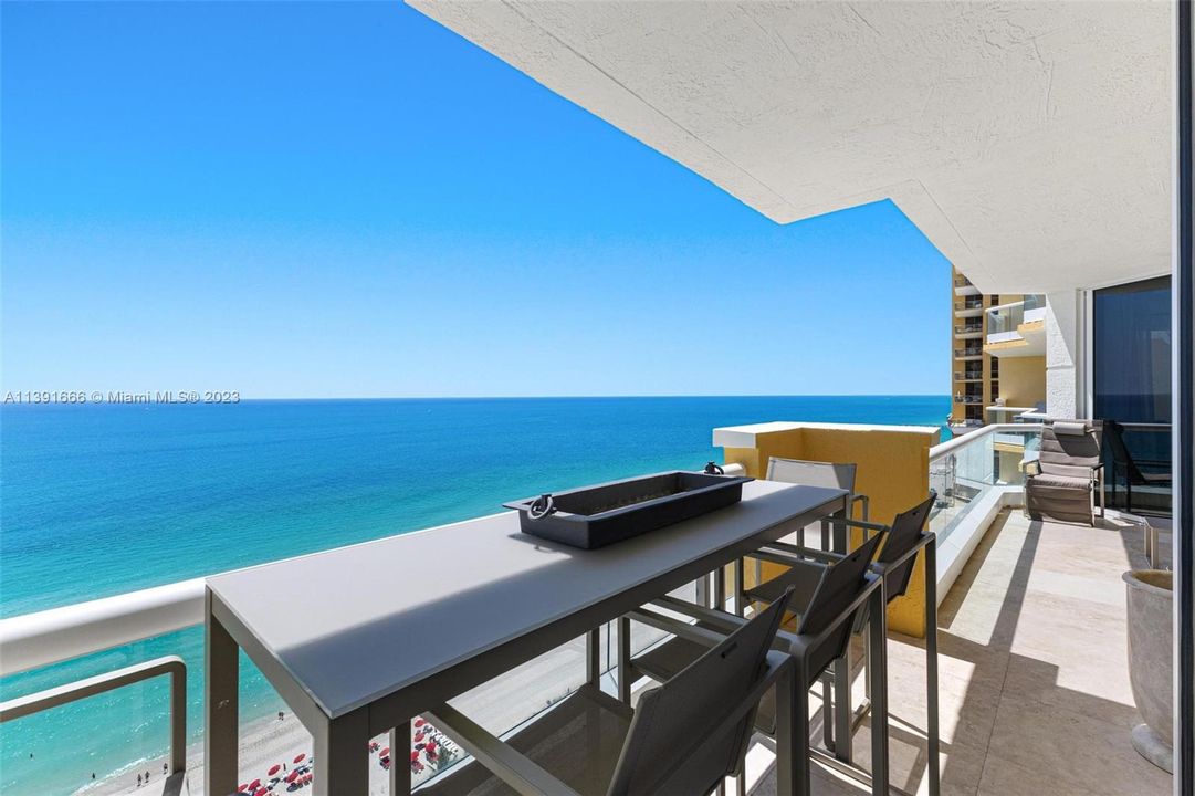 Recently Sold: $3,300,000 (3 beds, 3 baths, 2214 Square Feet)