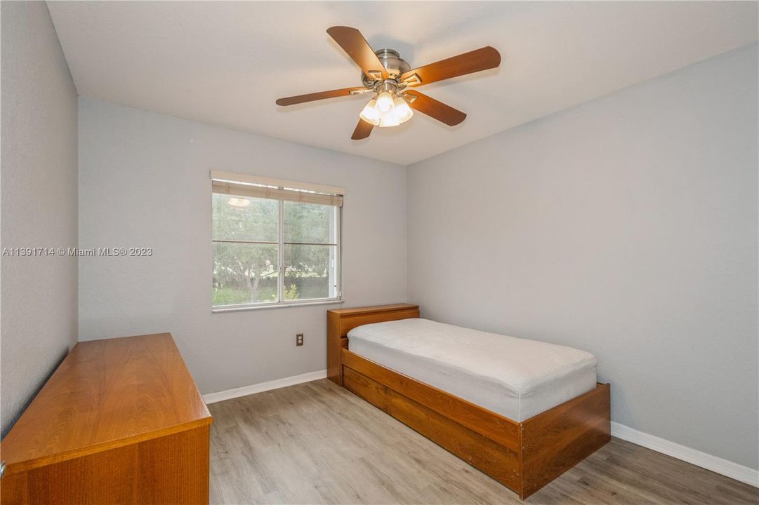 Vendido Recientemente: $729,900 (4 camas, 2 baños, 2078 Pies cuadrados)
