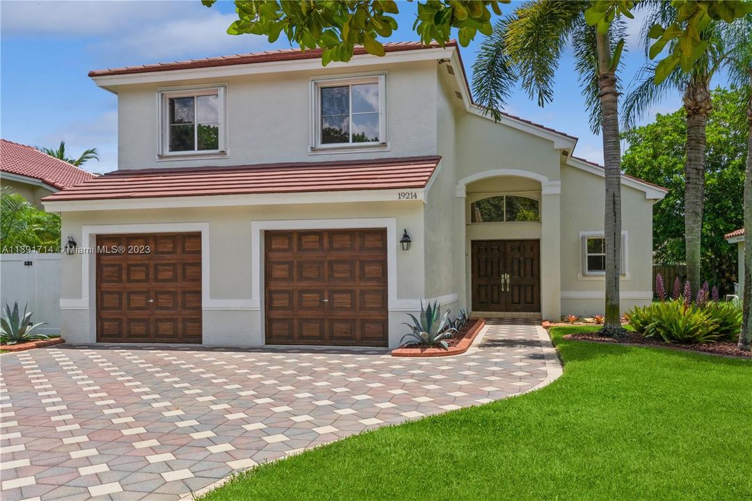 Vendido Recientemente: $729,900 (4 camas, 2 baños, 2078 Pies cuadrados)