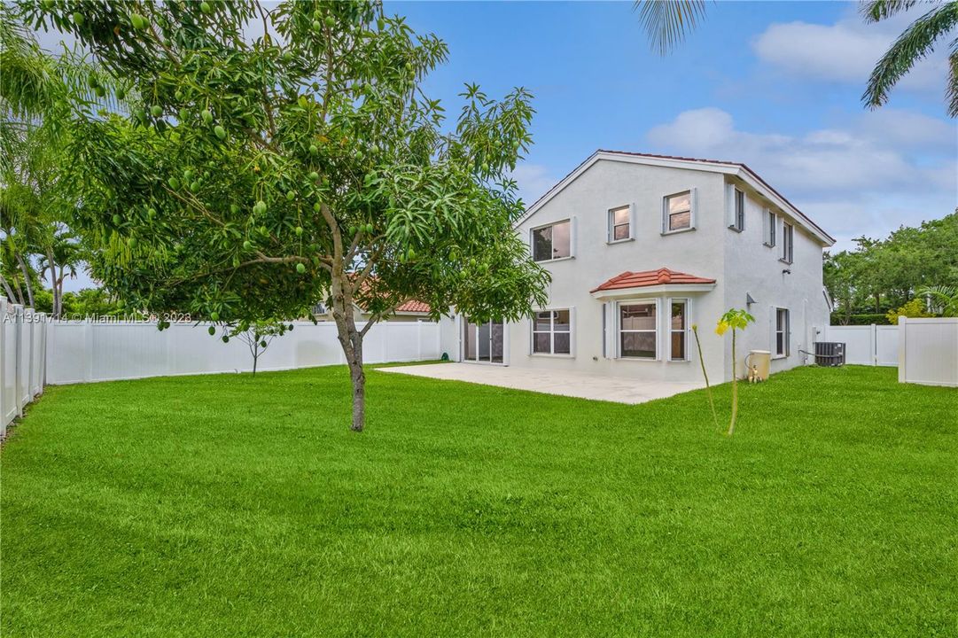 Vendido Recientemente: $729,900 (4 camas, 2 baños, 2078 Pies cuadrados)