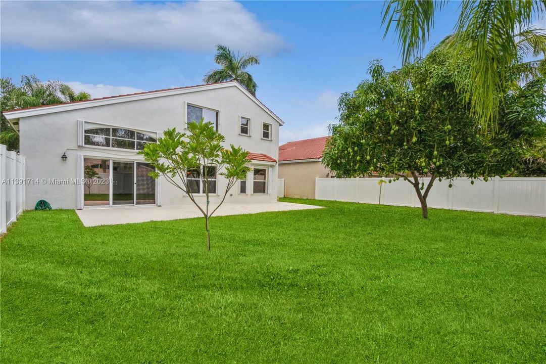 Vendido Recientemente: $729,900 (4 camas, 2 baños, 2078 Pies cuadrados)