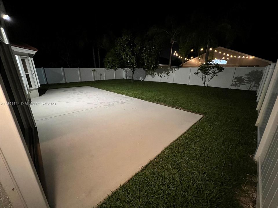 Vendido Recientemente: $729,900 (4 camas, 2 baños, 2078 Pies cuadrados)