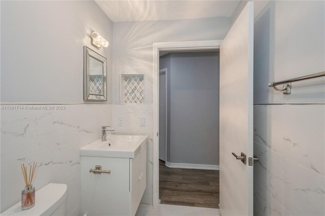 Vendido Recientemente: $729,900 (4 camas, 2 baños, 2078 Pies cuadrados)