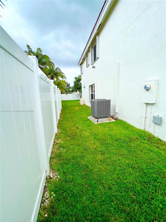 Vendido Recientemente: $729,900 (4 camas, 2 baños, 2078 Pies cuadrados)