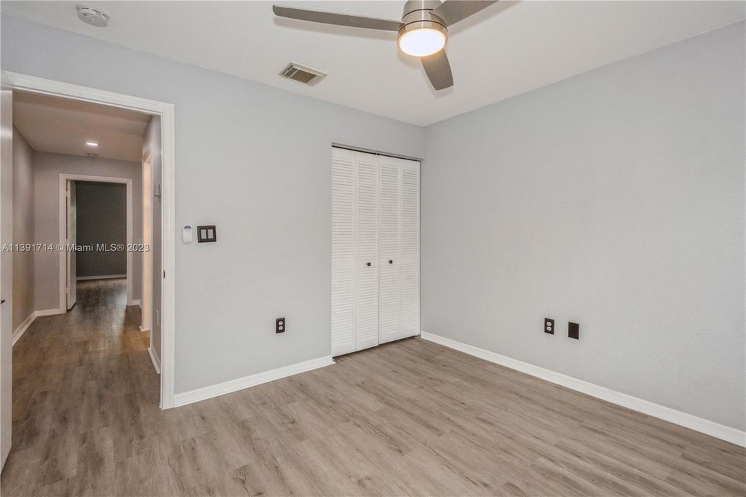 Vendido Recientemente: $729,900 (4 camas, 2 baños, 2078 Pies cuadrados)