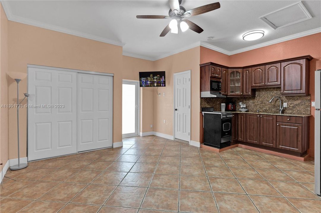 最近租的: $1,500 (1 贝兹, 1 浴室, 2193 平方英尺)