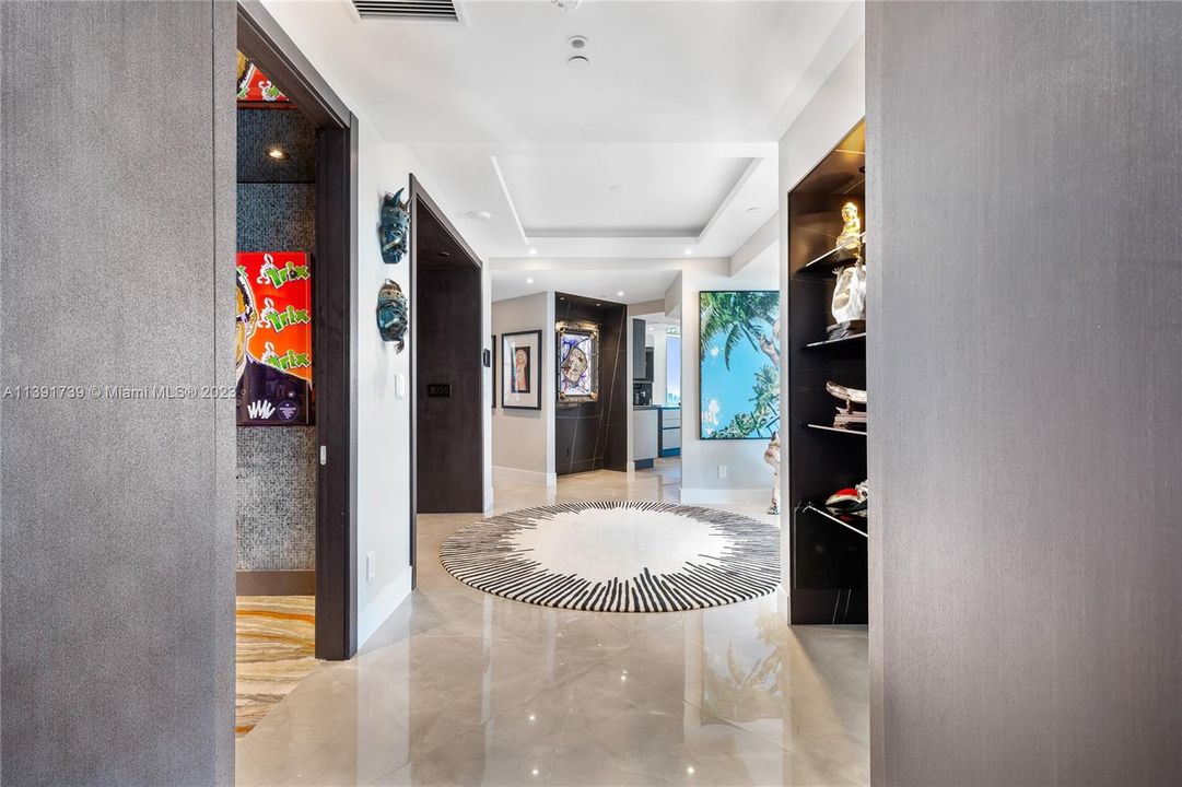 Recently Sold: $4,900,000 (2 beds, 2 baths, 2550 Square Feet)
