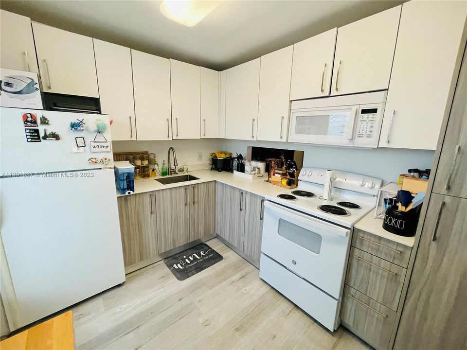 Recently Sold: $225,000 (1 beds, 1 baths, 790 Square Feet)