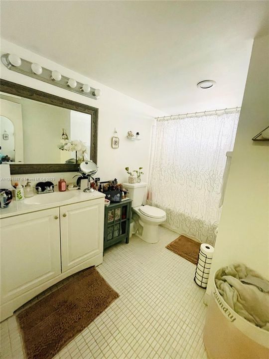 Recently Sold: $225,000 (1 beds, 1 baths, 790 Square Feet)