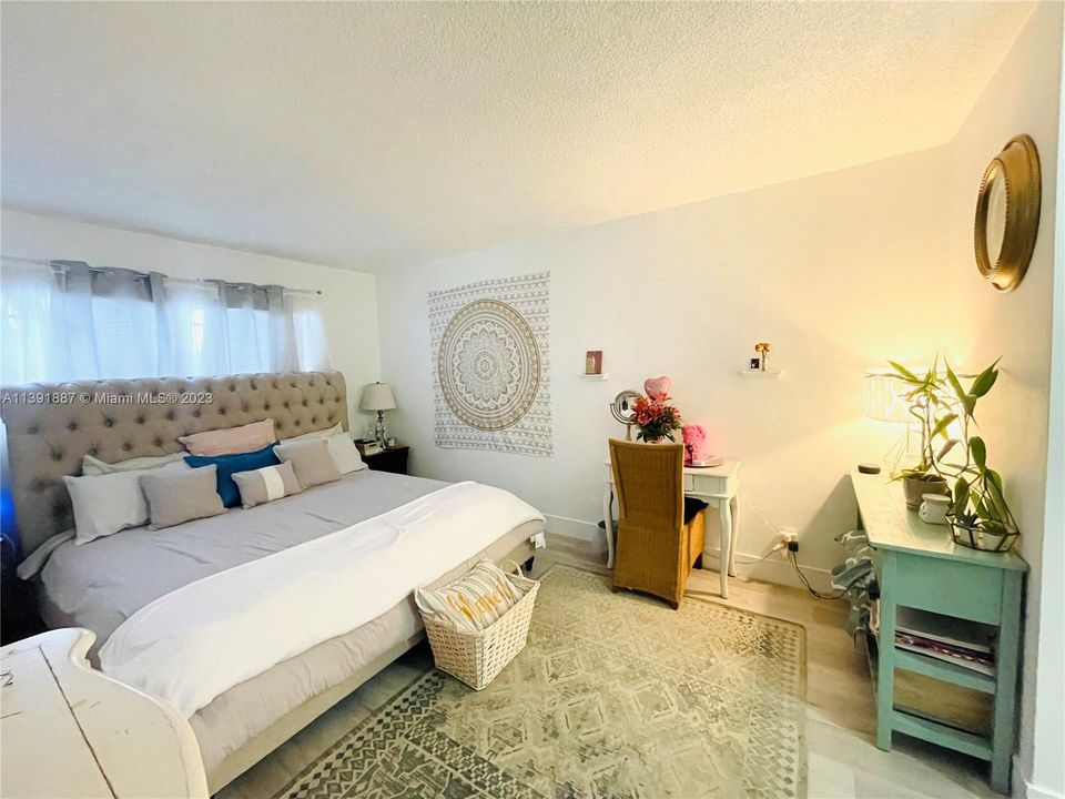 Recently Sold: $225,000 (1 beds, 1 baths, 790 Square Feet)