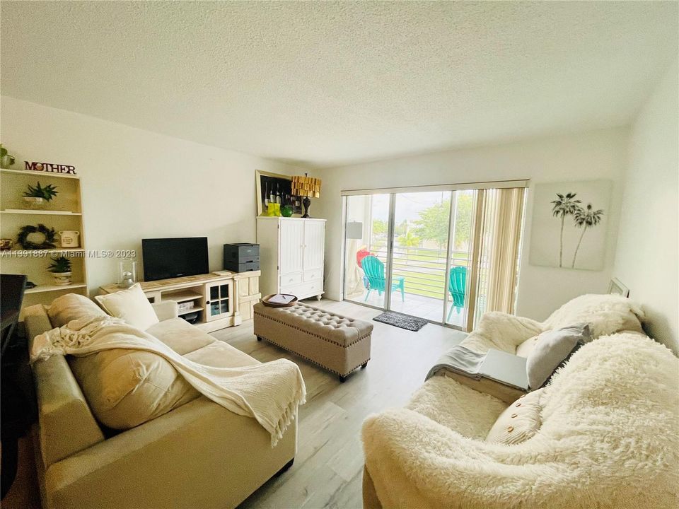 Recently Sold: $225,000 (1 beds, 1 baths, 790 Square Feet)