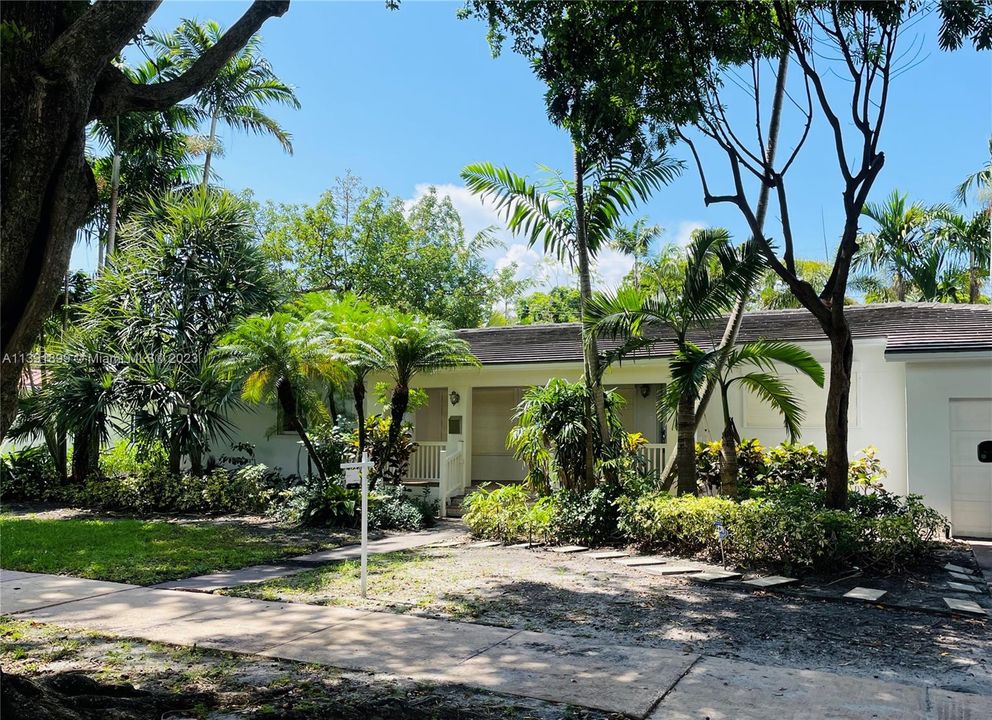 Recently Sold: $1,500,000 (3 beds, 2 baths, 1690 Square Feet)