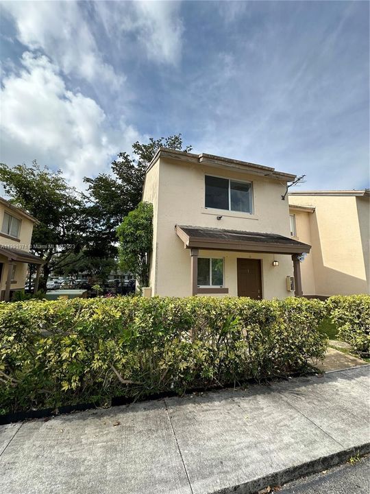 Recently Rented: $2,850 (3 beds, 2 baths, 1010 Square Feet)