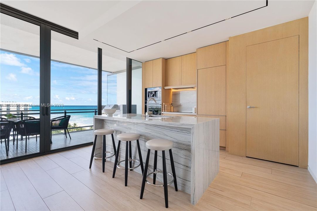 Active With Contract: $2,099,000 (1 beds, 1 baths, 851 Square Feet)