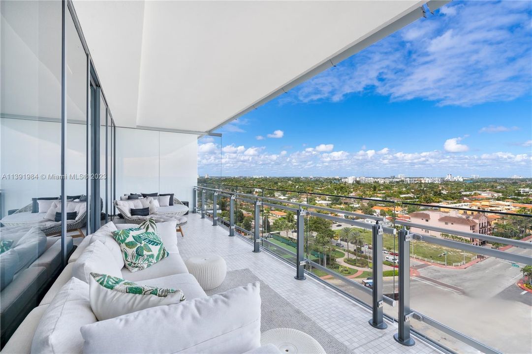 Active With Contract: $2,099,000 (1 beds, 1 baths, 851 Square Feet)