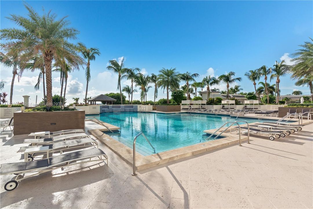 Recently Sold: $1,350,000 (2 beds, 2 baths, 1490 Square Feet)