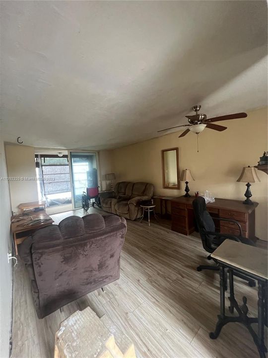 Active With Contract: $80,000 (1 beds, 1 baths, 640 Square Feet)